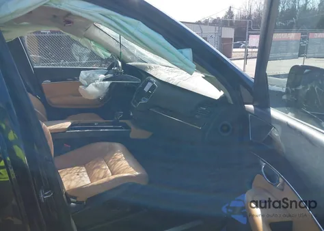 2016 Volvo Xc90 T6 Momentum z USA, uszkodzony, nr VIN YV4A22PKXG1095069